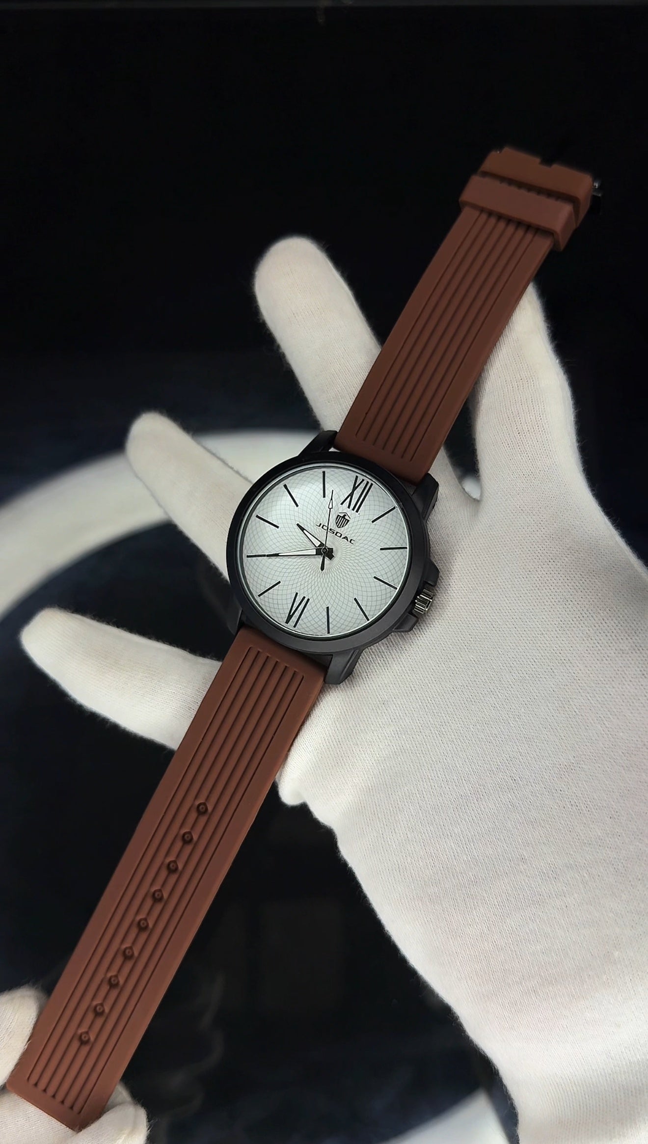 স্টাইল ও আরামের সুন্দর সমন্বয়—𝐉𝐨𝐬𝐝𝐞𝐜 𝐖𝐚𝐭𝐜𝐡